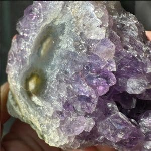 Alternative view of Oog Amethist cluster (stalactiet) - 23