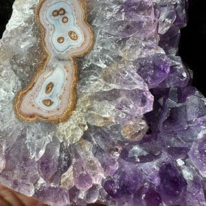 Alternative view of Oog Amethist cluster (stalactiet) - 25