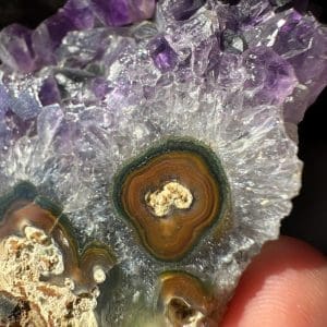 Alternative view of Oog Amethist cluster (stalactiet) - 26