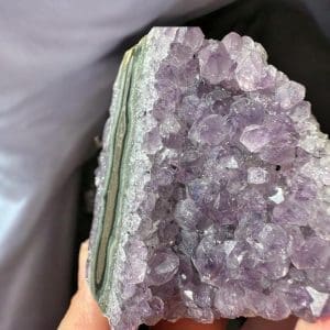 Alternative view of Oog Amethist cluster (stalactiet) - 27