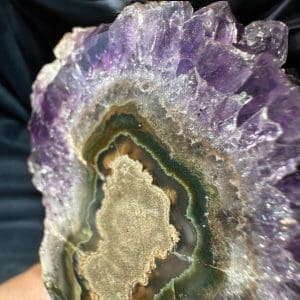 Alternative view of Oog Amethist cluster (stalactiet) - 28