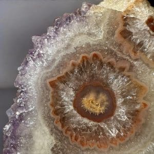 Alternative view of Oog Amethist cluster (stalactiet) - 30