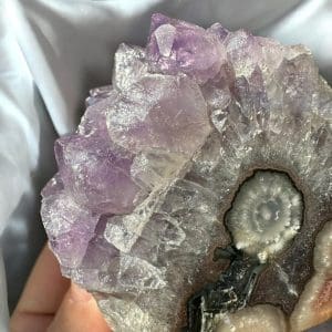 Alternative view of Oog Amethist cluster (stalactiet) - 32