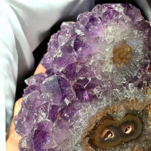 Alternative view of Oog Amethist cluster (stalactiet) - 34