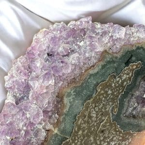 Alternative view of Oog Amethist cluster (stalactiet) - 36