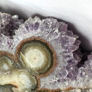 Alternative view of Oog Amethist cluster (stalactiet) - 39