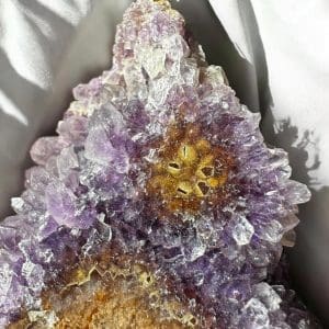 Alternative view of Oog Amethist cluster (stalactiet) - 41