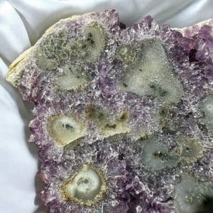 Alternative view of Oog Amethist cluster (stalactiet) - 43