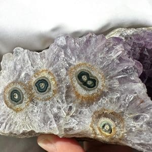 Alternative view of Oog Amethist cluster (stalactiet) - 49