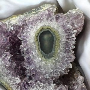 Alternative view of Oog Amethist cluster (stalactiet) - 51