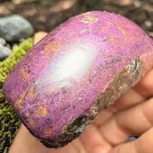 Alternative view of Purpuriet handsteen, half gepolijst - 5