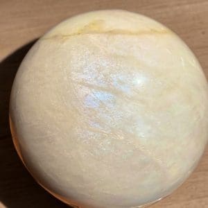 Alternative view of Witte maansteen bol - 7