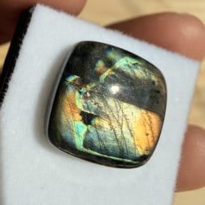 Alternative view of Spectroliet cabochon in venster doosje - 2