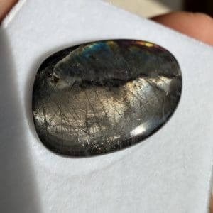 Alternative view of Spectroliet cabochon in venster doosje - 21