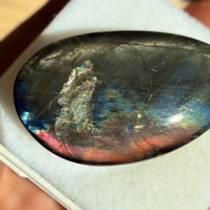 Alternative view of Spectroliet cabochon in venster doosje - 25