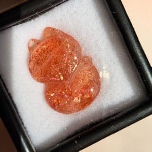 Alternative view of Zonnesteen carving – Vos – Random pick