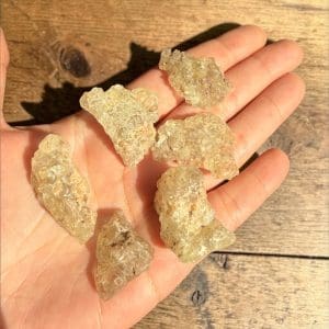 Alternative view of Hyaliet opaal clusters - random pick - 3 cm